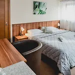 Panzió Nad Morzem- Art-pension Świerzno
