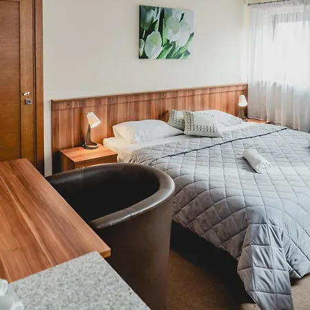 Bed & Breakfast Nad Morzem- Art-pension Świerzno