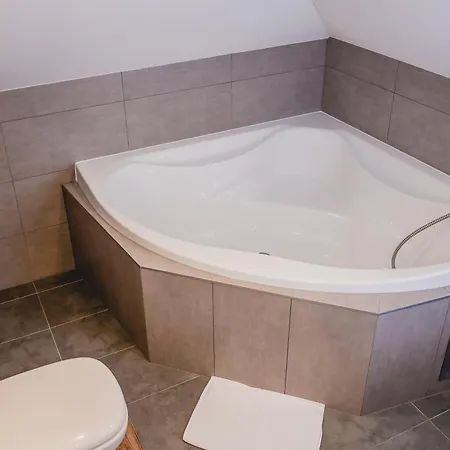 Nad Morzem- Art-pension Alojamento de Acomodação e Pequeno-almoço Świerzno