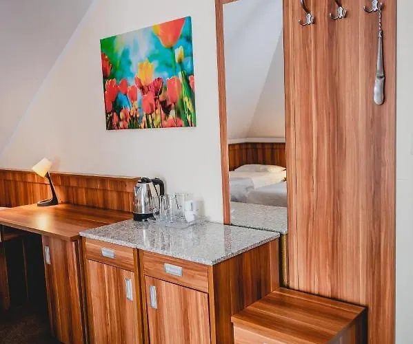 Bed & Breakfast Nad Morzem- Art-pension Świerzno